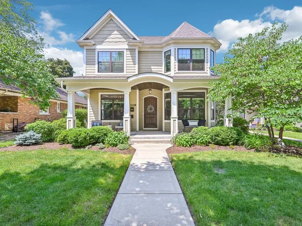 1209 S 4th St, St Charles, IL 60174