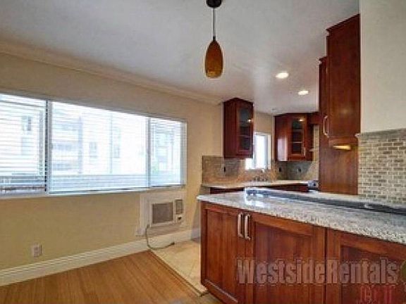 4th image of 1154 S Barrington Ave APT 117