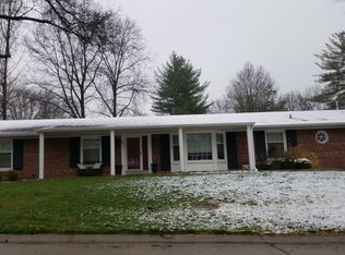 829 Rampart Dr, Saint Louis, MO 63122