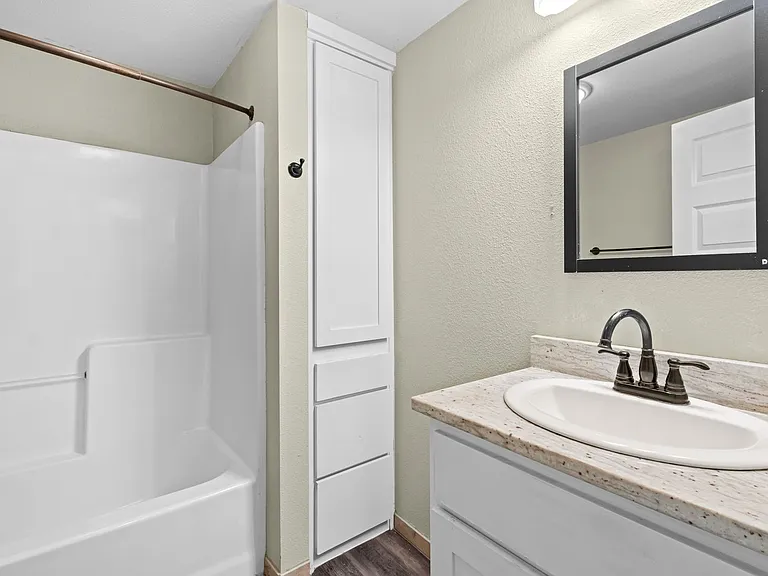 1022 W Holly St — Photo 16