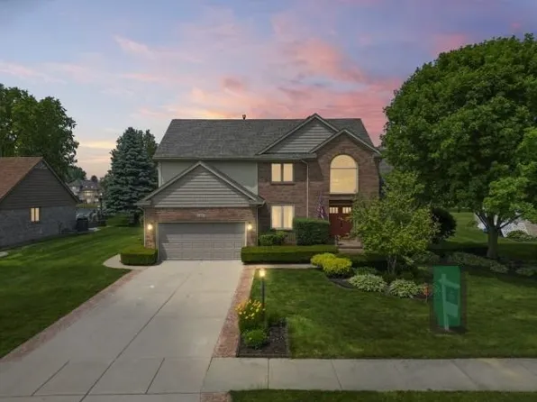 26861 Christy Dr, Chesterfield, MI 48051