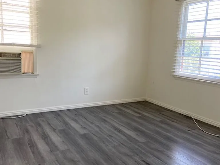 1119 Cardiff Ave — Photo 3