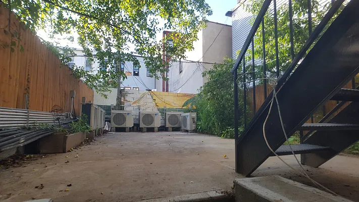 Rented by Evergreen Apartments BK | media 14