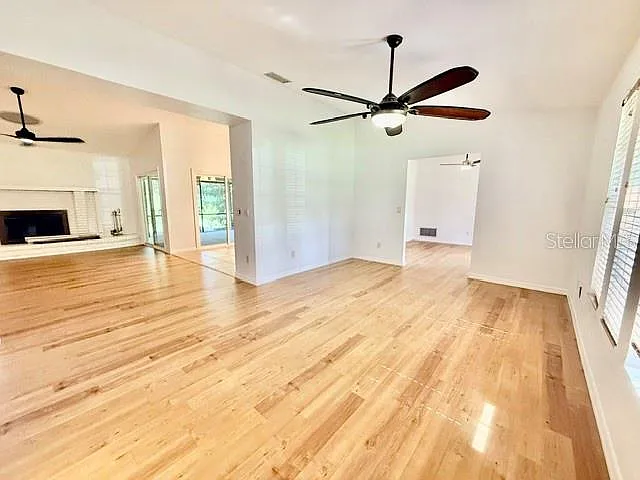 860 N Kansas Ave — Photo 3