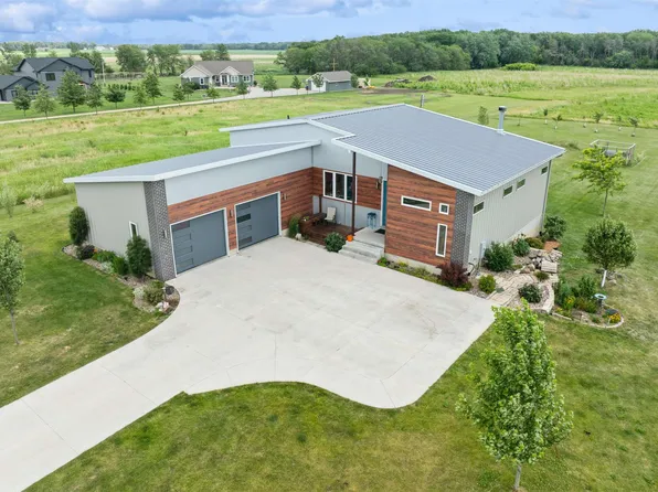 4819 Green Belt Dr, Hudson, IA 50613