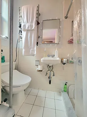 Rented by AZ REALTY NYC LLC | media 13