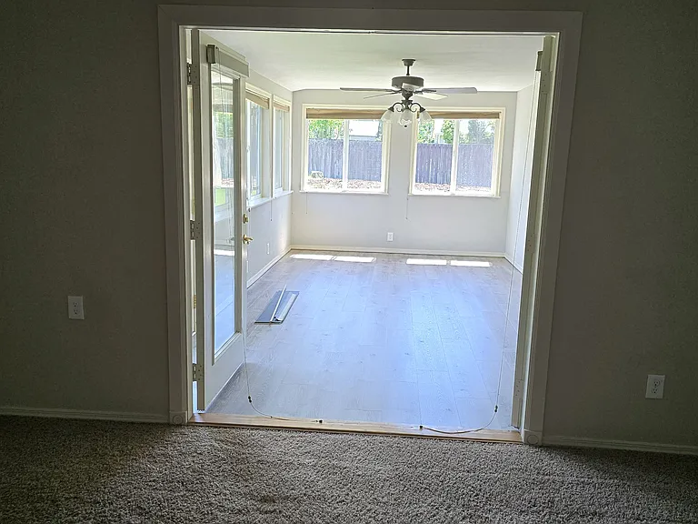 702 Montgomery St — Photo 23