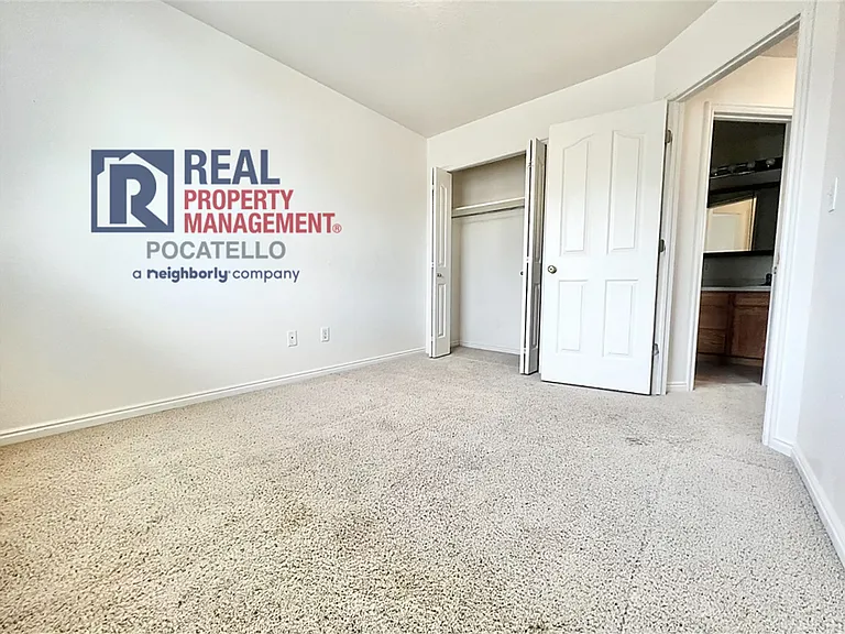 641 W Lewis St — Photo 18