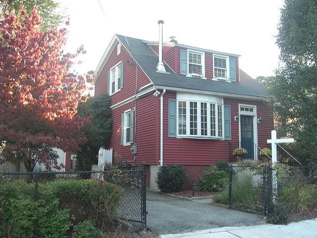 1st image of 4 Clarence Ave