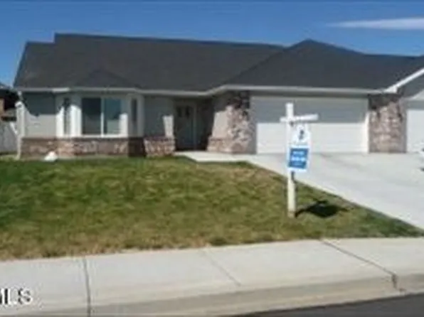 1028 S 88th Ave, Yakima, WA 98908