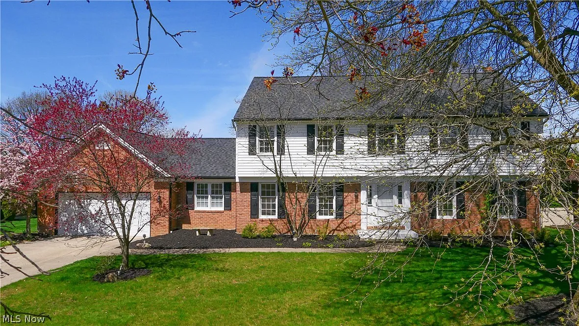 2495 Londonderry Dr photo 1
