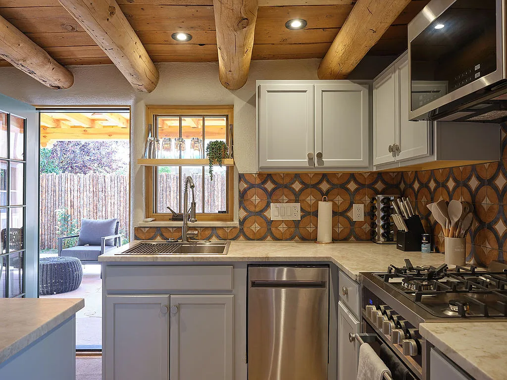 1 bed, 350 sqft, $1,800 — Photo 4