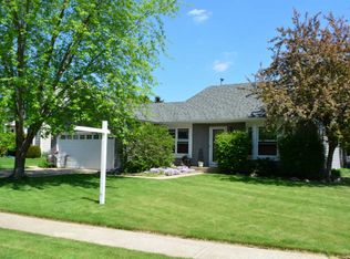 304 S Cross Trl, McHenry, IL