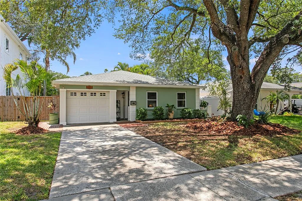 3 bed, 2.0 bath, 1411 sqft, $6,500 — Photo 1