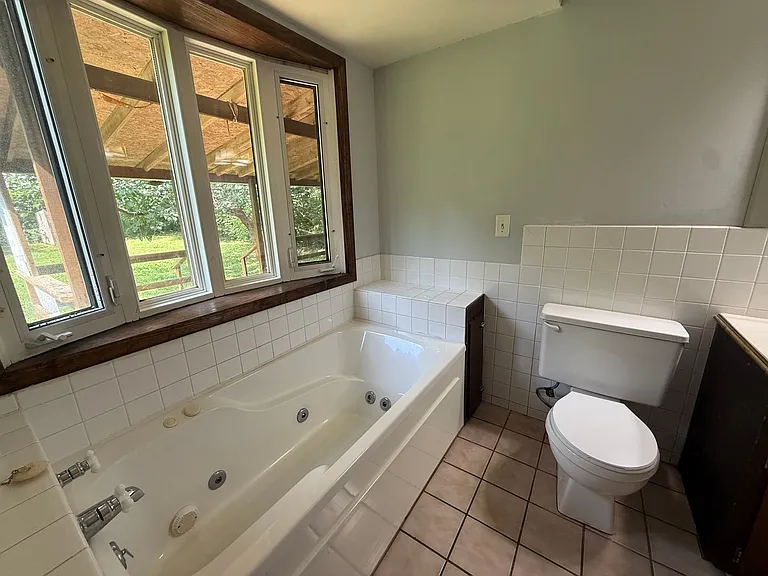 2021 W Water St — Photo 12