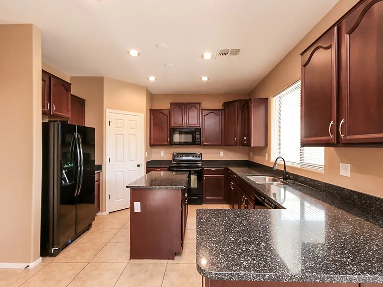 6303 S 43rd Dr — Photo 6