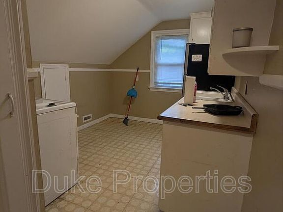 3rd image of 183 Rockview Ter #Up