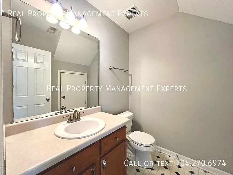 6522 Point Comfort Ln — Photo 13