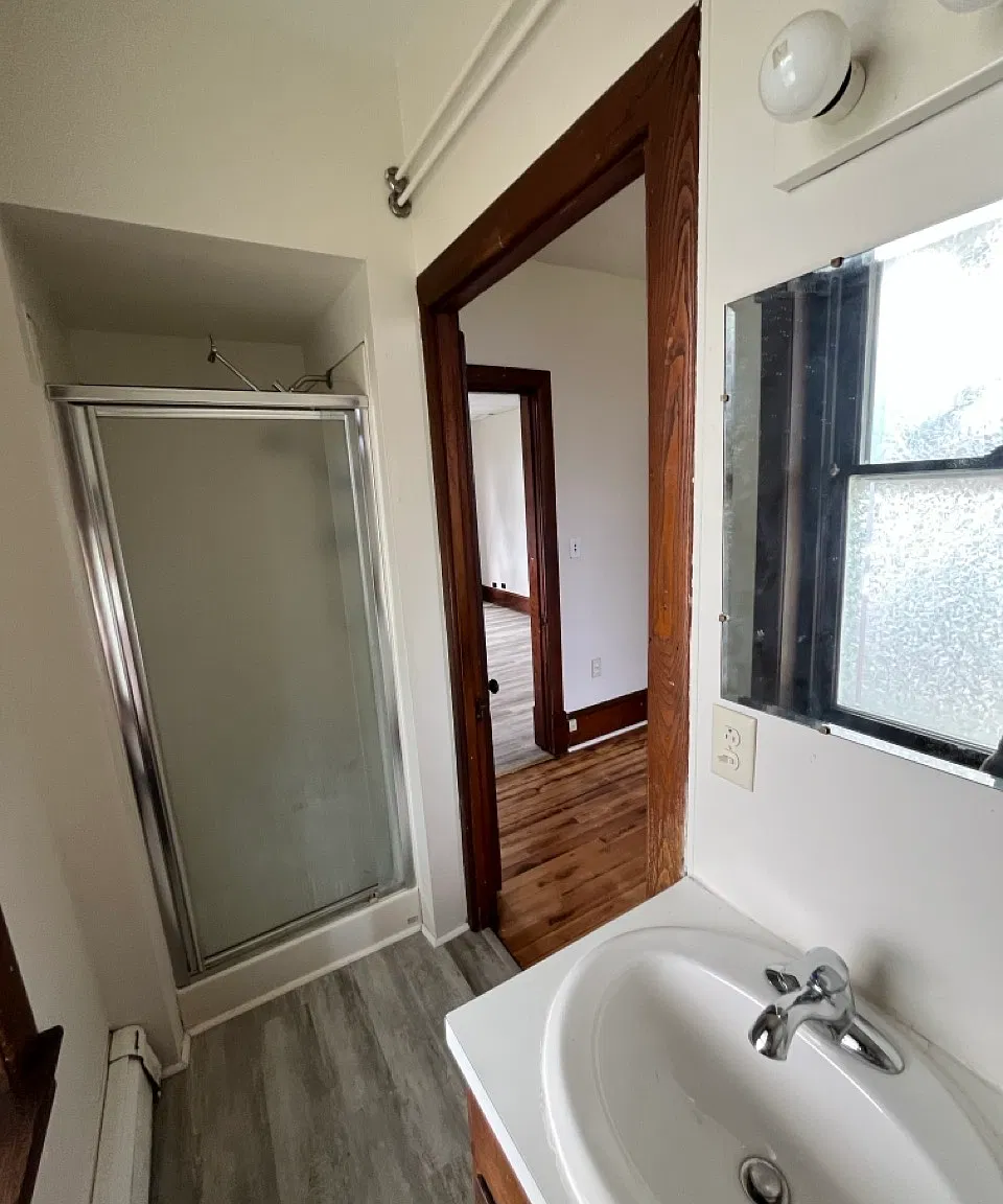 2 bed, 1000 sqft, $1,300 — Photo 3