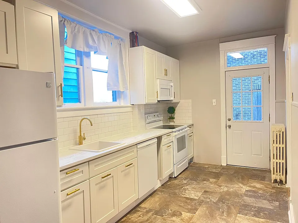 315 W Laurel Blvd #1