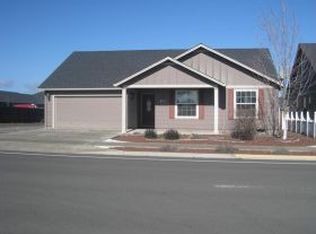 822 Crystal Dr, Eagle Pt, OR 97524