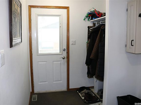 5th image of 708 Ellice STREET