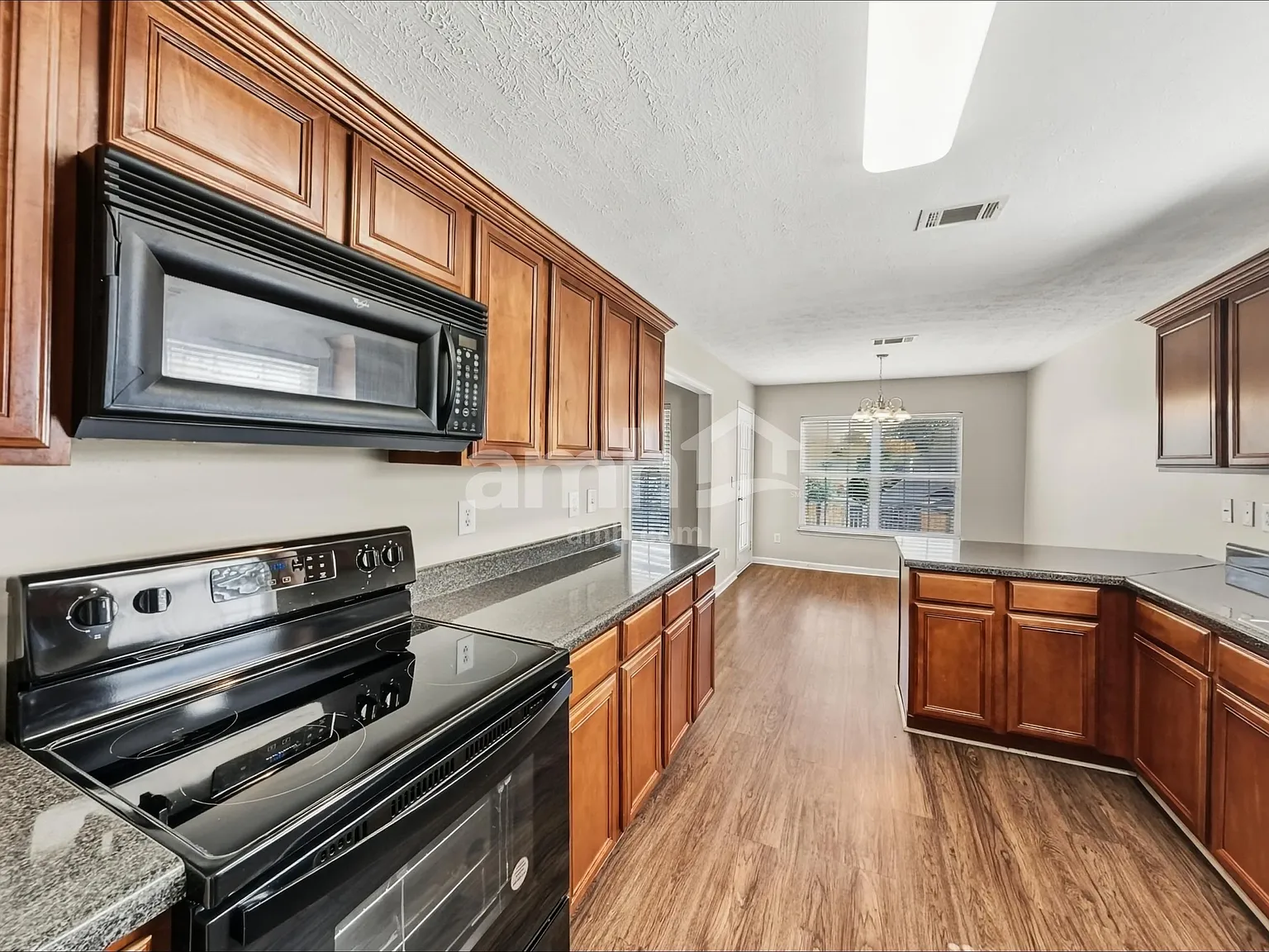 4 bed, 3.0 bath, 2344 sqft, $2,450 — Photo 3