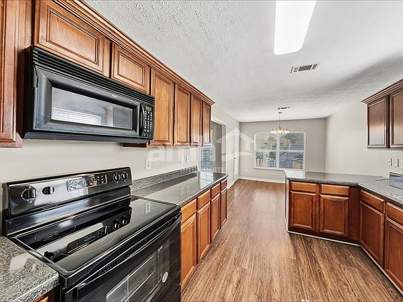3rd image of 4003 Strata Dr