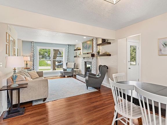 4th image of 817 SE Rio Cir