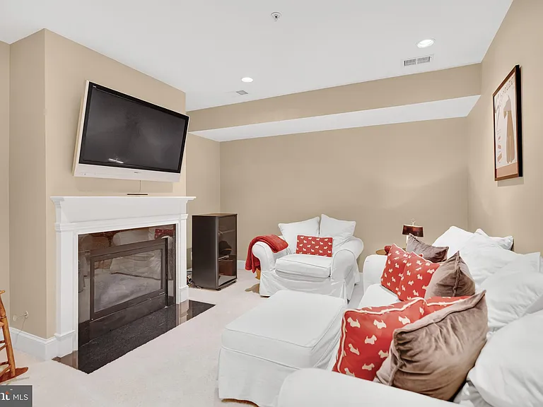 714 Bracey Ln — Photo 10