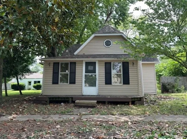613 N 10th St, Herrin, IL 62948
