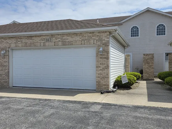 162 Mallard Pointe Dr, Valparaiso, IN 46385