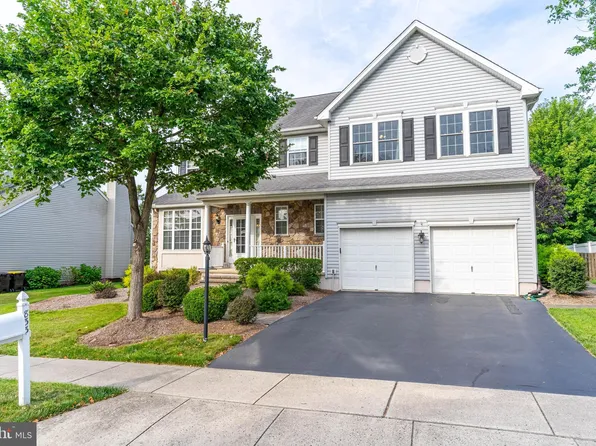 833 Mountaintop Dr, Collegeville, PA 19426