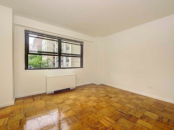 3rd image of 300 W 55th St APT 19Y