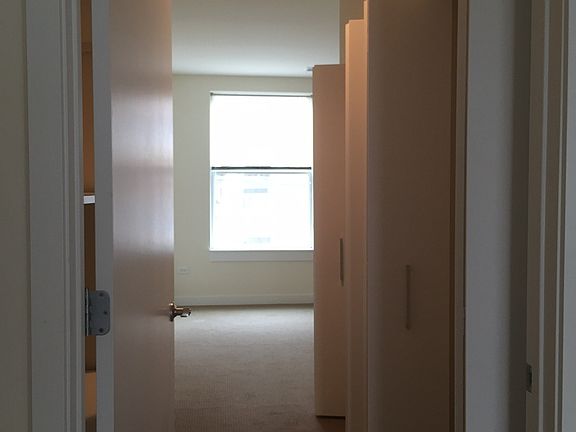 4th image of 1813 W Argyle St APT 3B