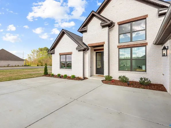 17592 Carillon Dr, Athens, AL 35611