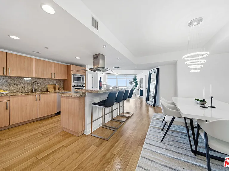 13650 Marina Pointe Dr #1603 — Photo 9