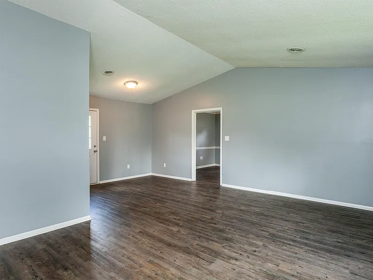 1309 Sportsman Trl — Photo 2