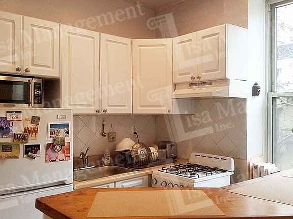 3rd image of 253 E 52nd St APT 2B