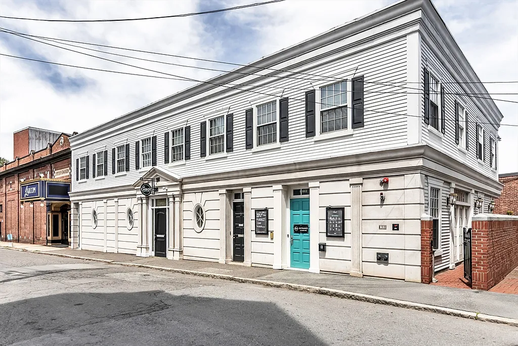 Building Photo - 7 Wallis St #2