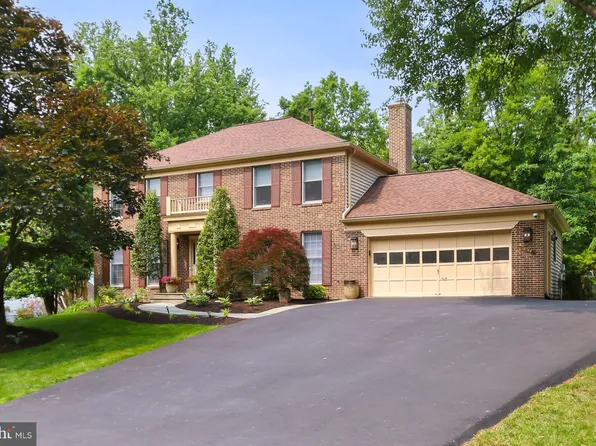 9744 S Park Cir, Fairfax Station, VA 22039