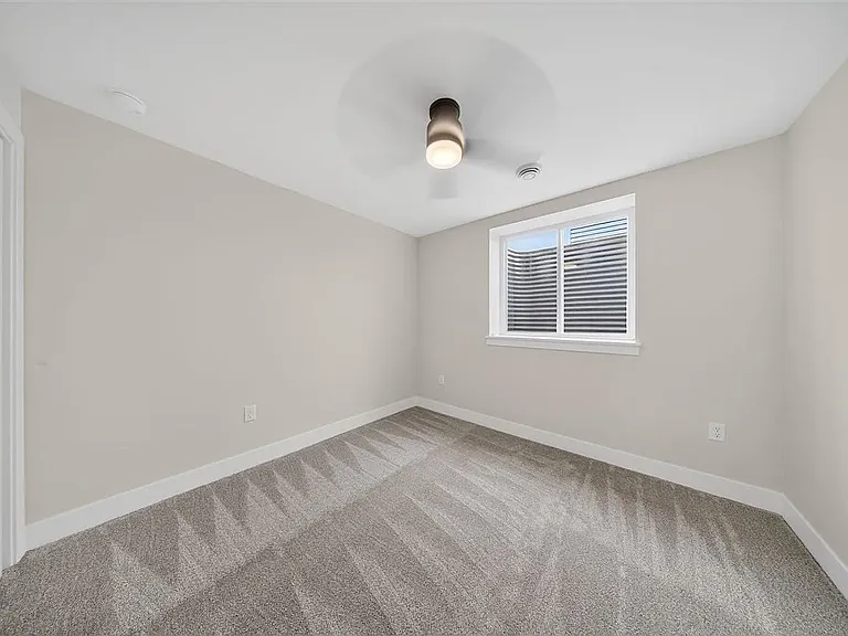 1275 Eisenhower Blvd — Photo 31