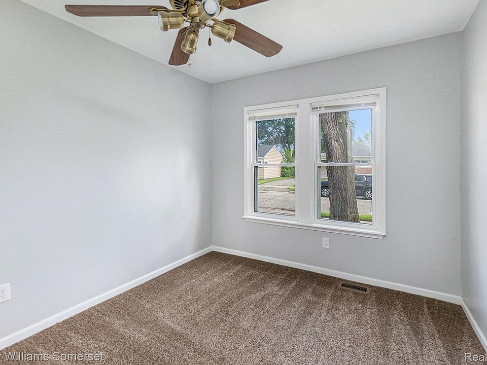 8233 Meadow Ave, photo 10
