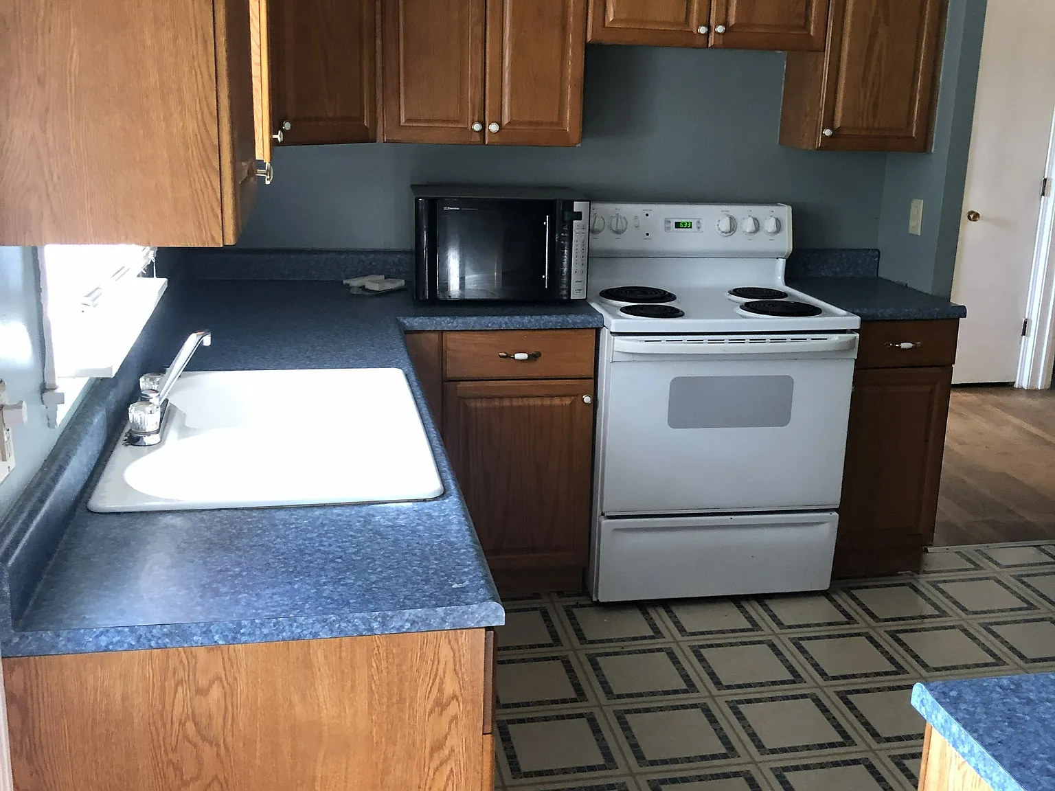 4 bed, 912 sqft, $1,200 — Photo 3