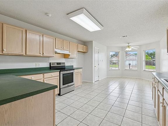 5th image of 2605 Carrie Ln