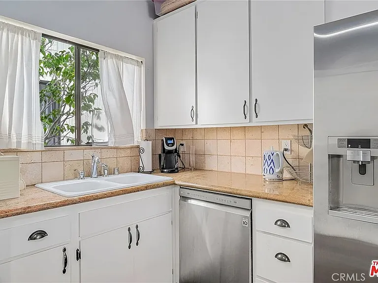 2500 Abbot Kinney Blvd #3 — Photo 2