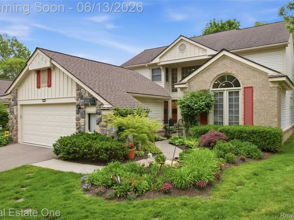 6011 Simsbury Ct #1, West Bloomfield, MI 48322