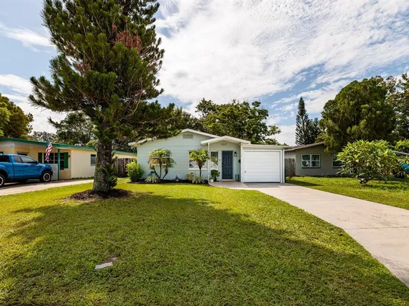 5527 Kelly Dr N, Saint Petersburg, FL 33703