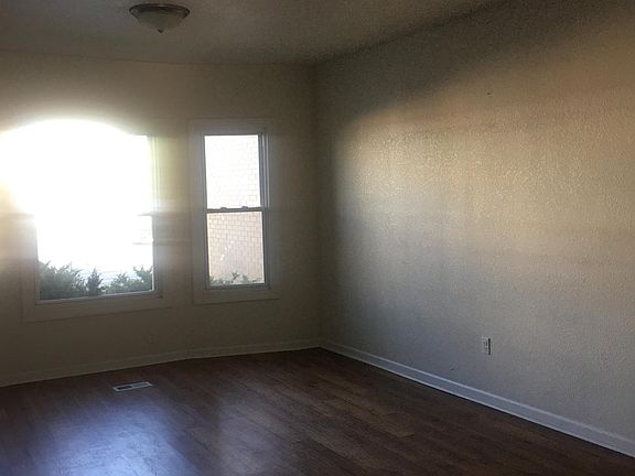 4th image of 2937 N Oakland Ave