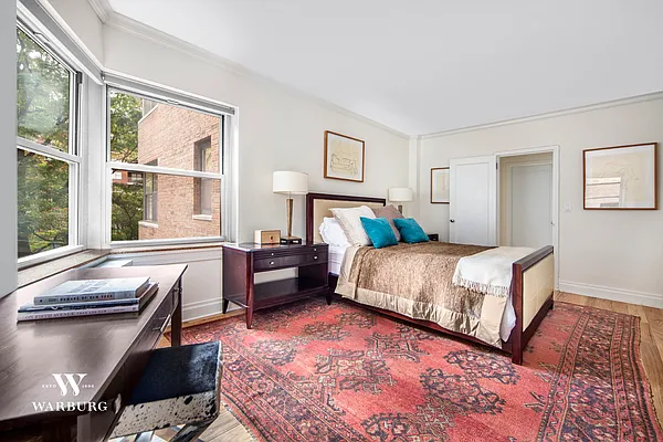 Sold by Warburg | media 12